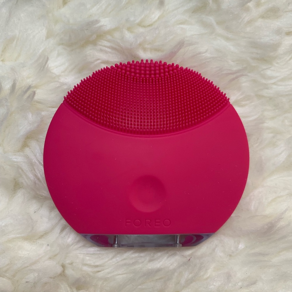 Magenta Foreo Mini